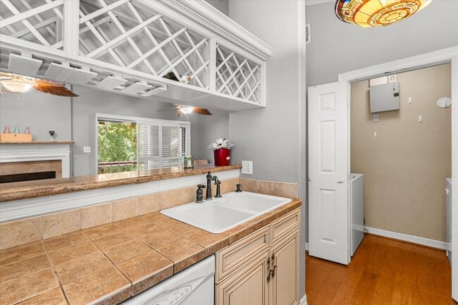 Building Photo - 3500 Tangle Brush Dr