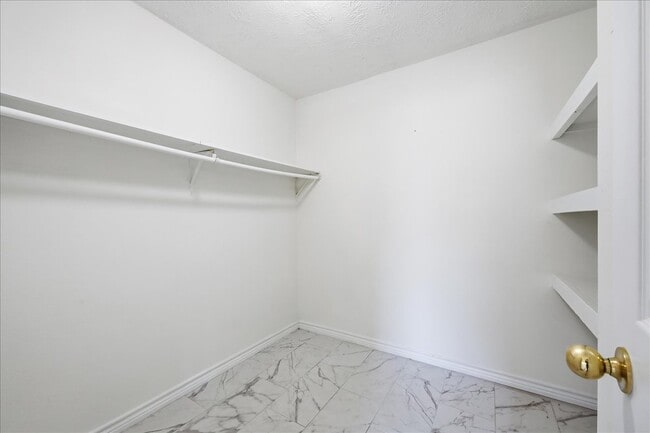 Building Photo - 165 Loving Dr