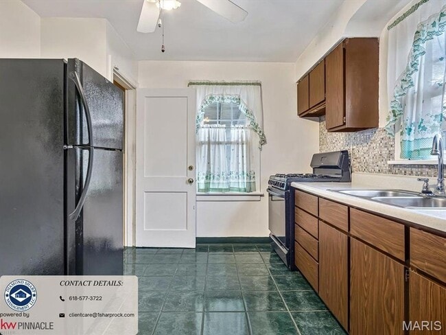 Building Photo - 216 S Chestnut St