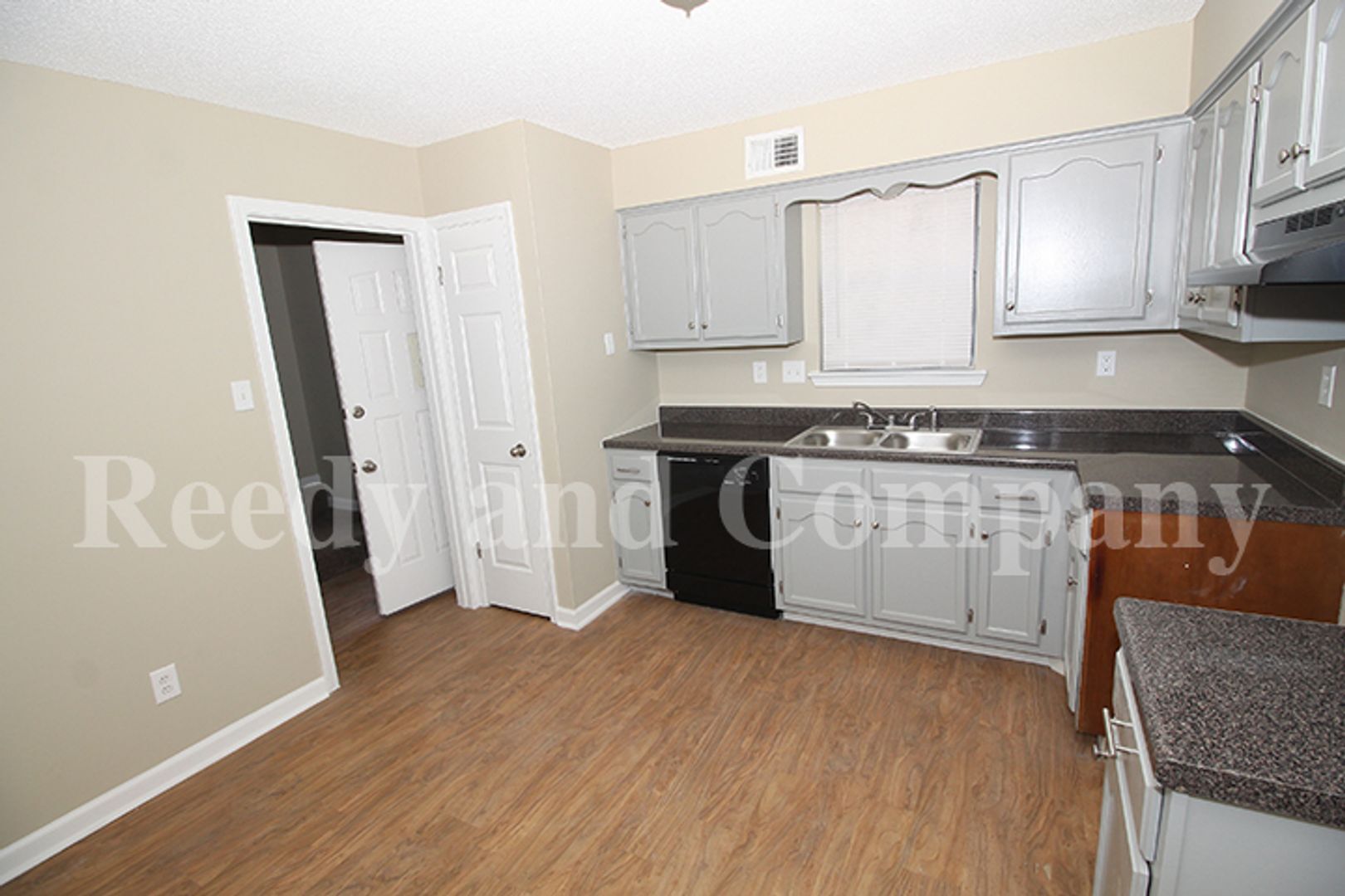 Building Photo - 5875 Jardin Pl