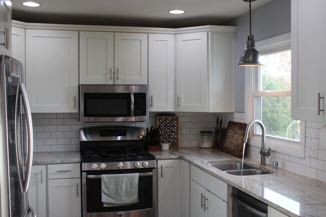 Building Photo - 5039 W Clayton Rd