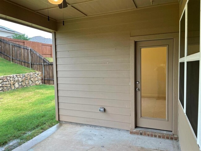 Building Photo - 2300 Sable Wood Dr