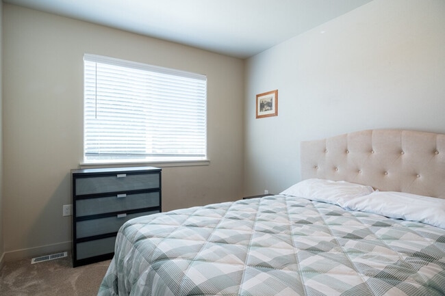 Building Photo - 5706 W 1st Pl