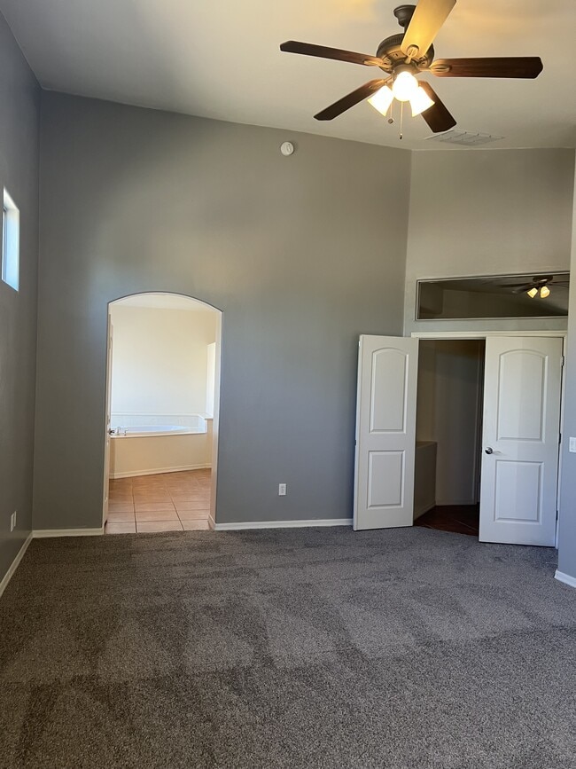 Building Photo - 10335 N Tall Cotton Dr