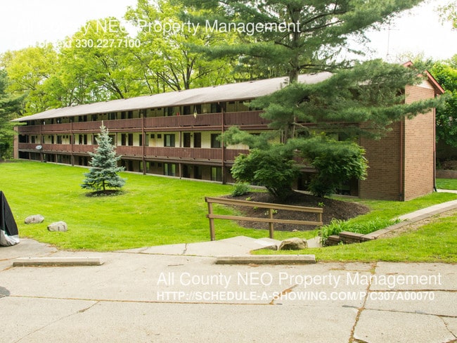 Primary Photo - 737 Center Ave