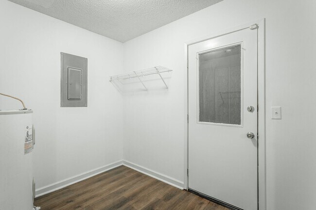 Building Photo - 1109 McBrien Rd