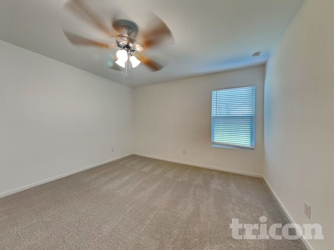 Building Photo - 1620 Parlier St