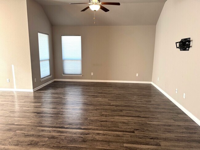 Building Photo - 163 Emery Oak Way