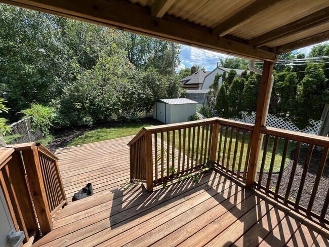 Building Photo - Single Family Home located south of Como Park! Apply TODAY!