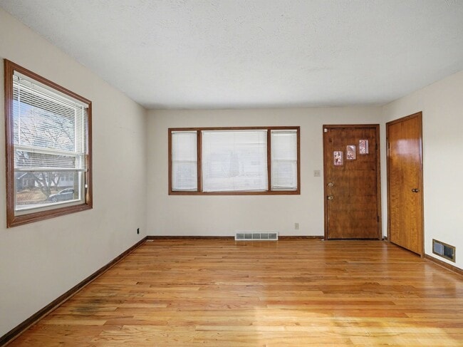 Building Photo - 1427 S 52nd St