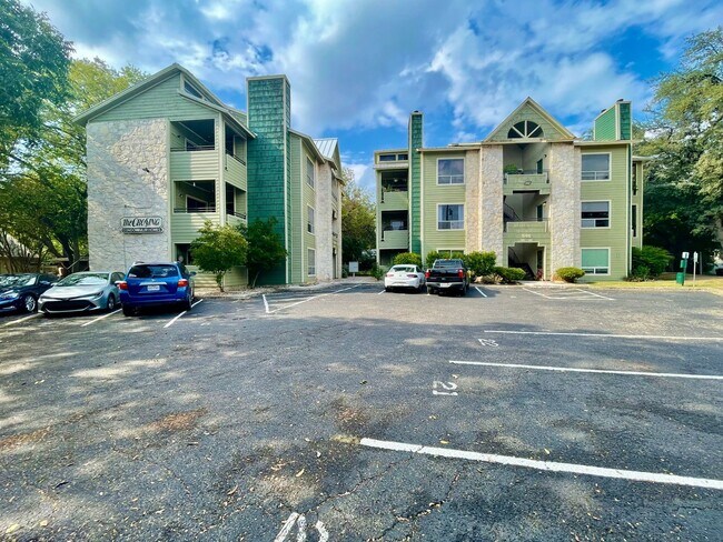 Building Photo - Centrally Located Condo - 2 Bedroom and 2 ...