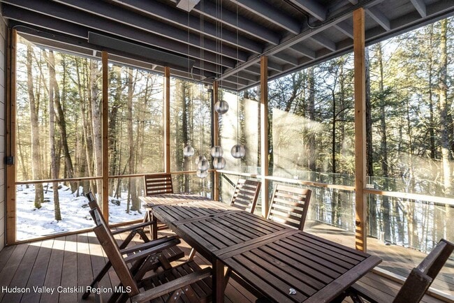 Building Photo - 70 Raybrook Dr