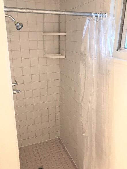 Building Photo - 6418 University Ave