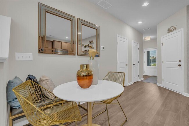 Building Photo - 1959 Hidden Hts