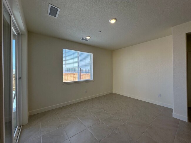 Building Photo - Gorgeous 5 Ridges Home with Spectacular Mountain Views!