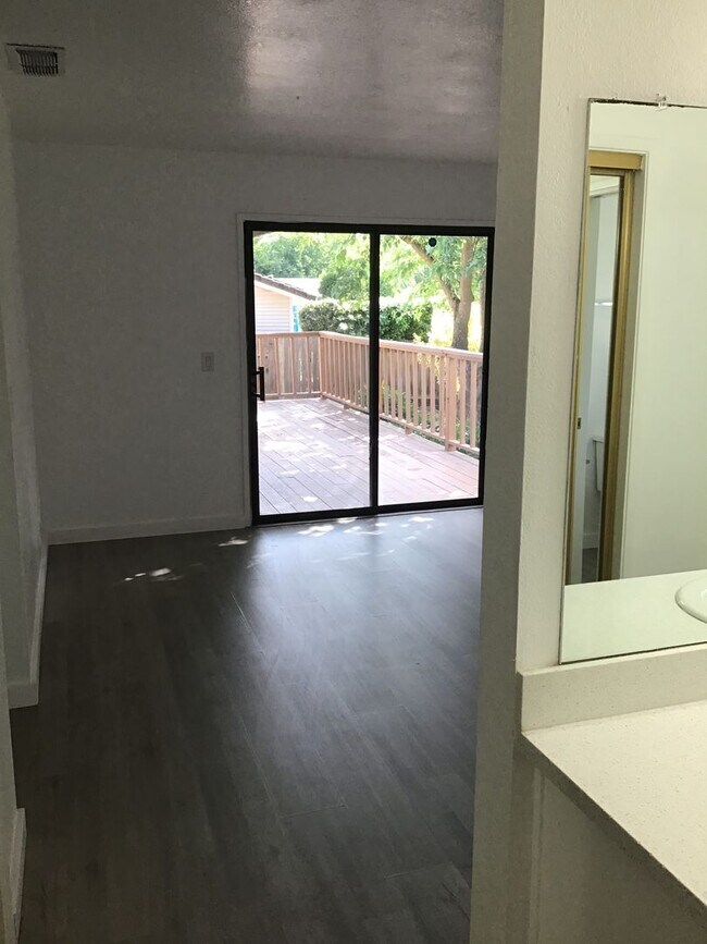 Building Photo - Beautiful Rocklin home