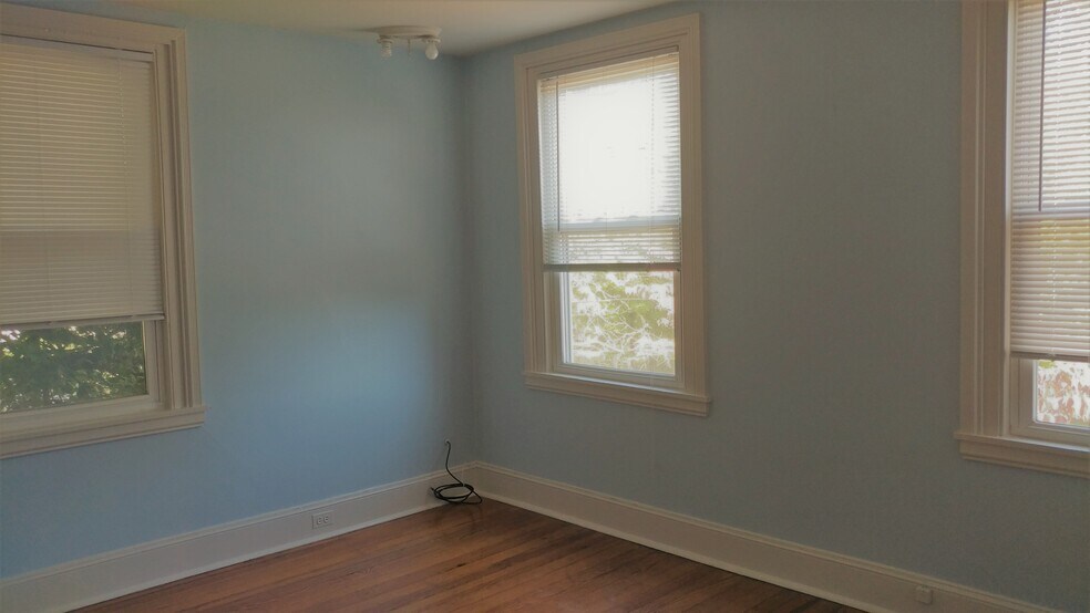 Building Photo - 400 N Bellevue Ave