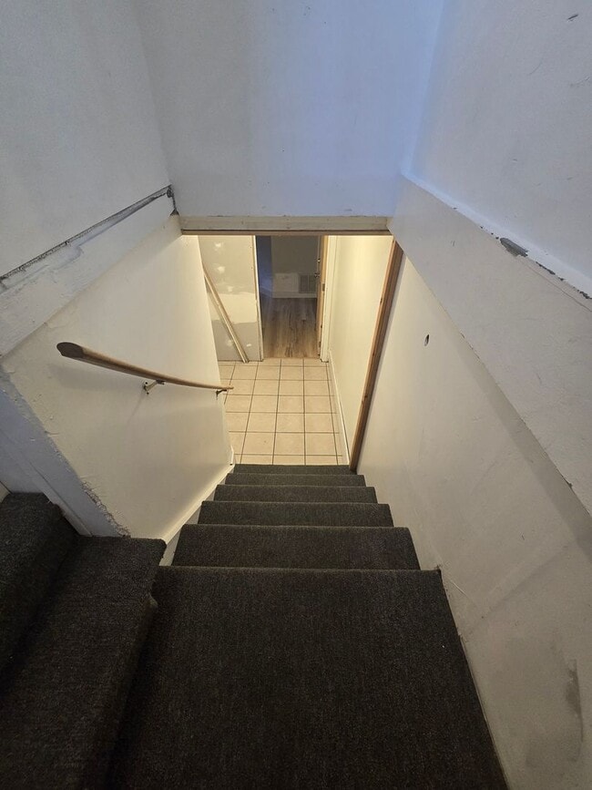 Building Photo - 135 Custer Ave