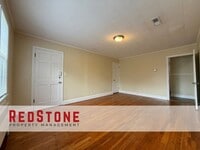 Building Photo - 452 Parkview Dr