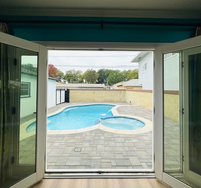 Building Photo - Charming 3 bed/2 bath House for Rent in Si...