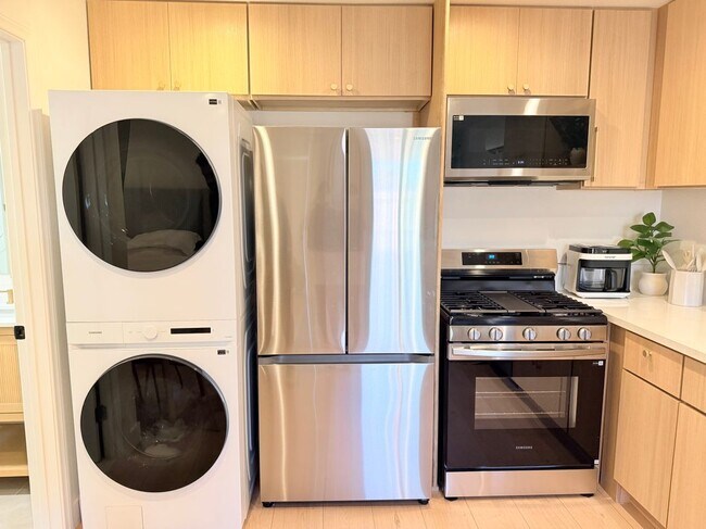 Building Photo - 9966 Pacific Ave