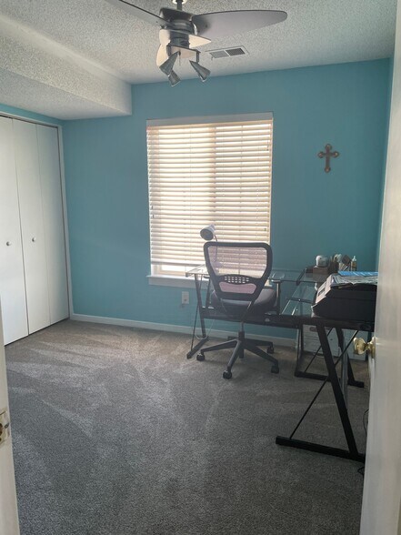 Bedroom 3 or office space - 219 Island Cove Ct