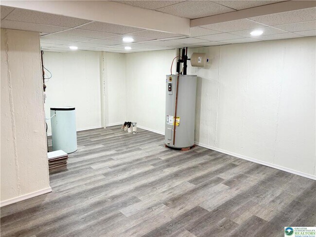 Building Photo - 1319 Mohr Cir