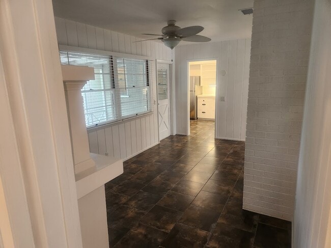 Building Photo - 522 Avalon Dr