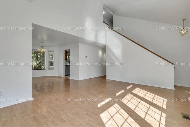 Building Photo - Beautifully Maintained 3-Bedroom Home in Prime Federal Way Location