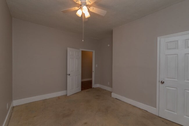 Building Photo - $1450- 4 bed/2 bath single-family home for...