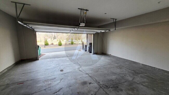 Building Photo - 209 Commons Ave