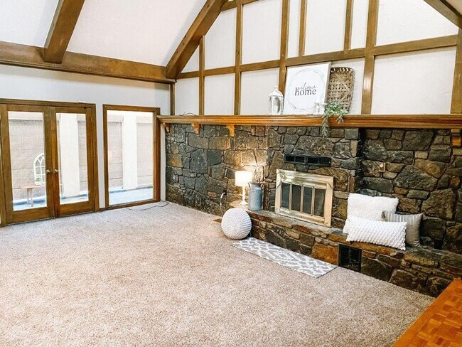 Building Photo - 4 or 5 bedroom and a bonus room with 4 baths for rent in SW OKC (Moore schools)!  Lots of space a...