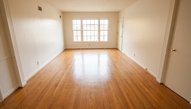 Building Photo - 959 Donaghe St