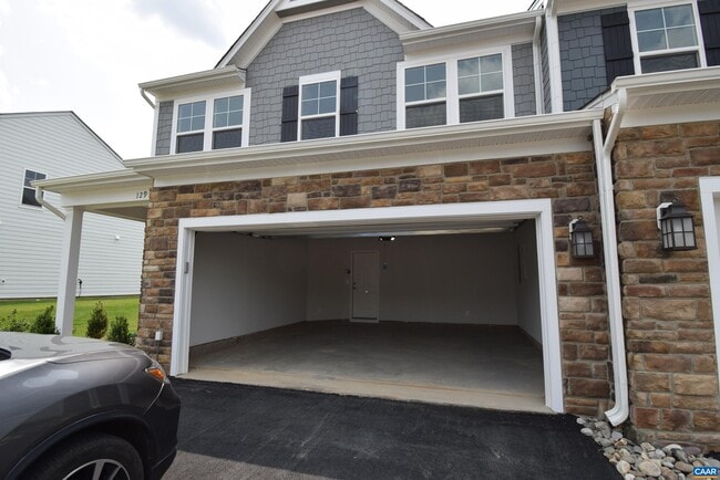 Building Photo - 129 Crabapple Ln