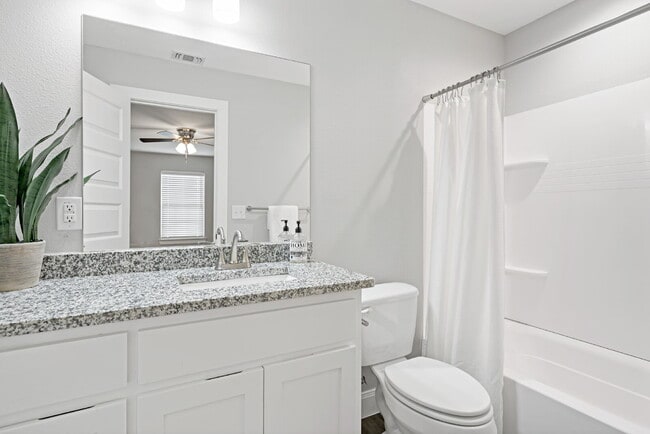 Building Photo - "Charming Denison Duplex with Granite Eleg...