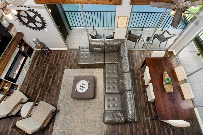 Building Photo - 12500 Melville Dr