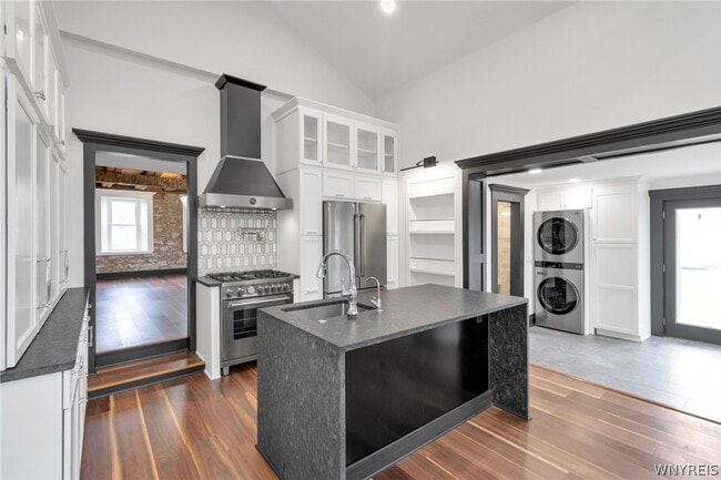 Building Photo - 9060 Main St