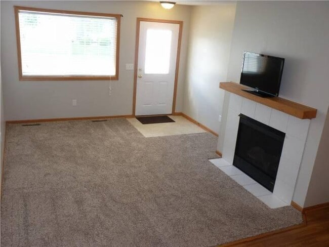 Building Photo - 2613 Yellowstone Dr