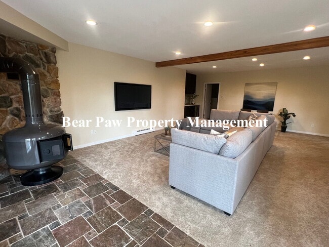 Building Photo - Beautiful Home in Genesee!