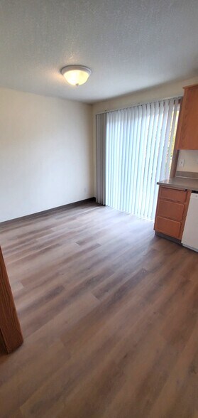 Dining Area - 825 Maple St