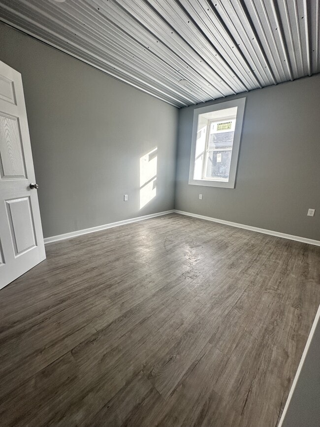 Building Photo - 115 Means Ave