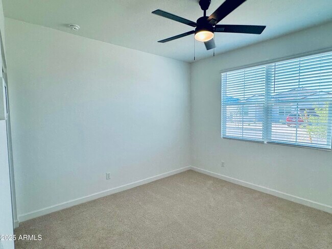 Building Photo - 15357 W Cottontail Ln