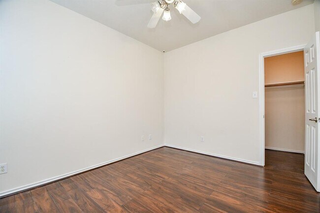 Building Photo - 6738 Chester Oak Dr