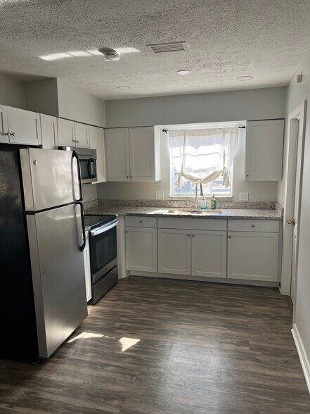 Building Photo - 604 Princeton St