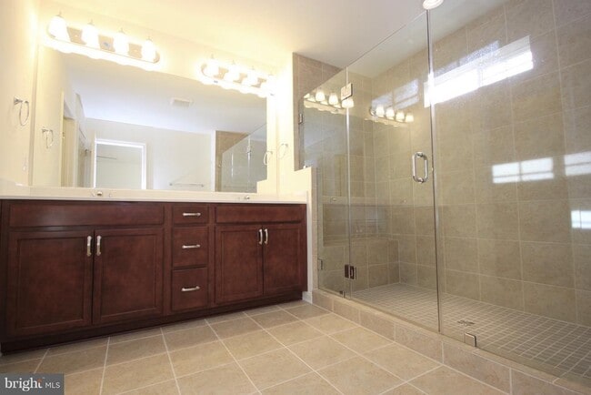 Building Photo - 21517 Willow Breeze Sq