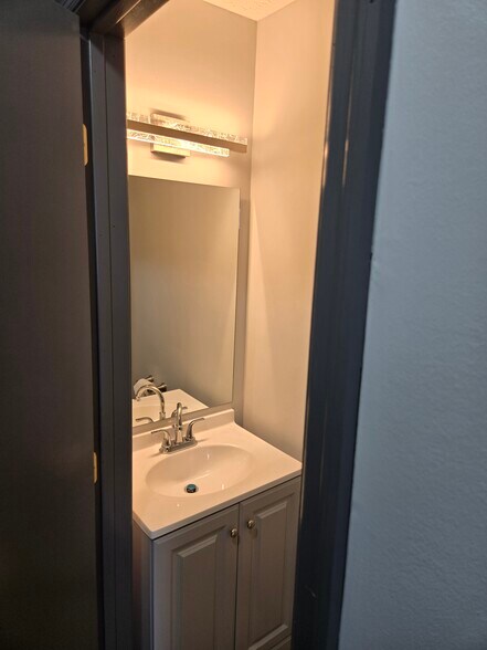 Building Photo - 6048 Trowbridge Way