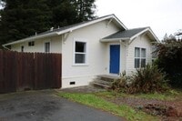 Building Photo - Near Sequoia Zoo and Park, Cozy 2/1 with l...