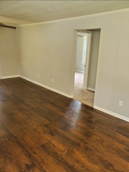 Building Photo - 755 Oakdell Ave