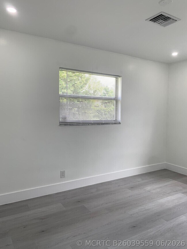 Building Photo - 4005 NW 76th Ave