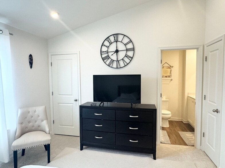 Building Photo - 229 Clifton Mnr